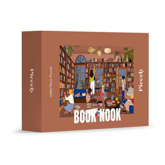 1000-Teile-Puzzle „Book Nook“ von Piecely – Illustration einer gemütlichen Bibliothek mit Bücherregalen, Lesenden und warmem Licht, auf brauner Verpackung.