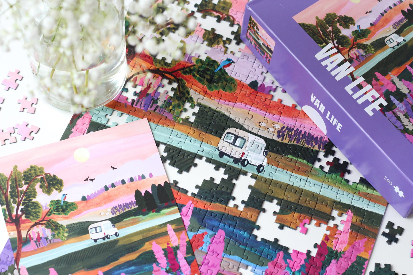 Außergewöhnliches 500-Teile-Puzzle für Erwachsene, das einen Van zeigt, der durch die herbstliche Landschaft Neuseelands fährt.