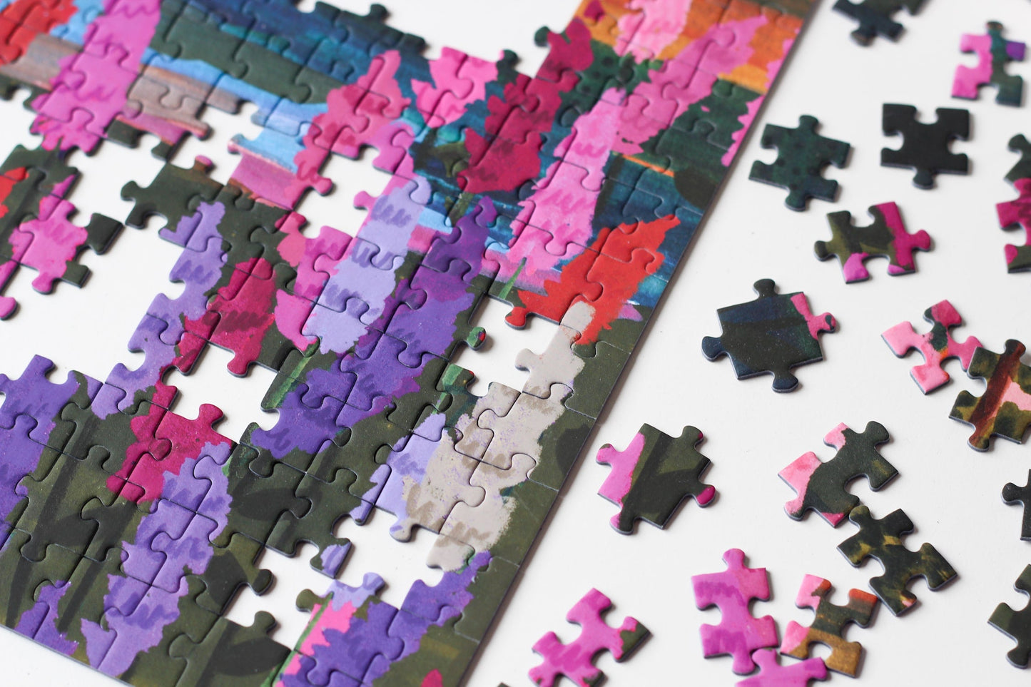 Außergewöhnliches 500-Teile-Puzzle für Erwachsene, das einen Van zeigt, der durch die herbstliche Landschaft Neuseelands fährt.