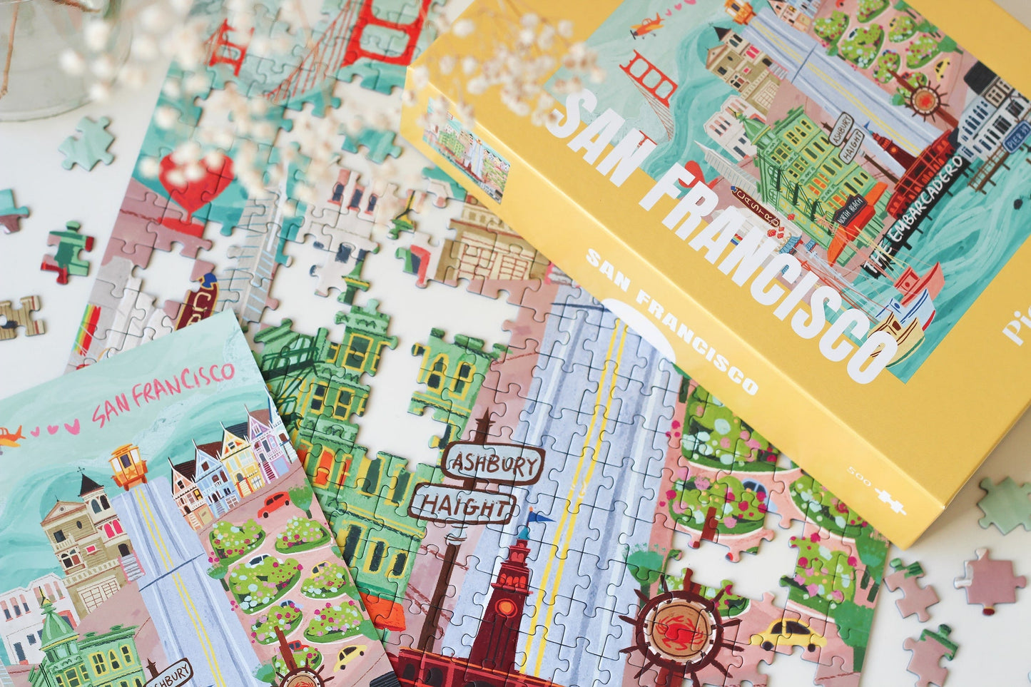 Außergewöhnliches 500-Teile-Puzzle für Erwachsene, das die Stadt Francisco, inklusive Painted Ladies, den Hafen und die Golden Gate Bridge zeigt.