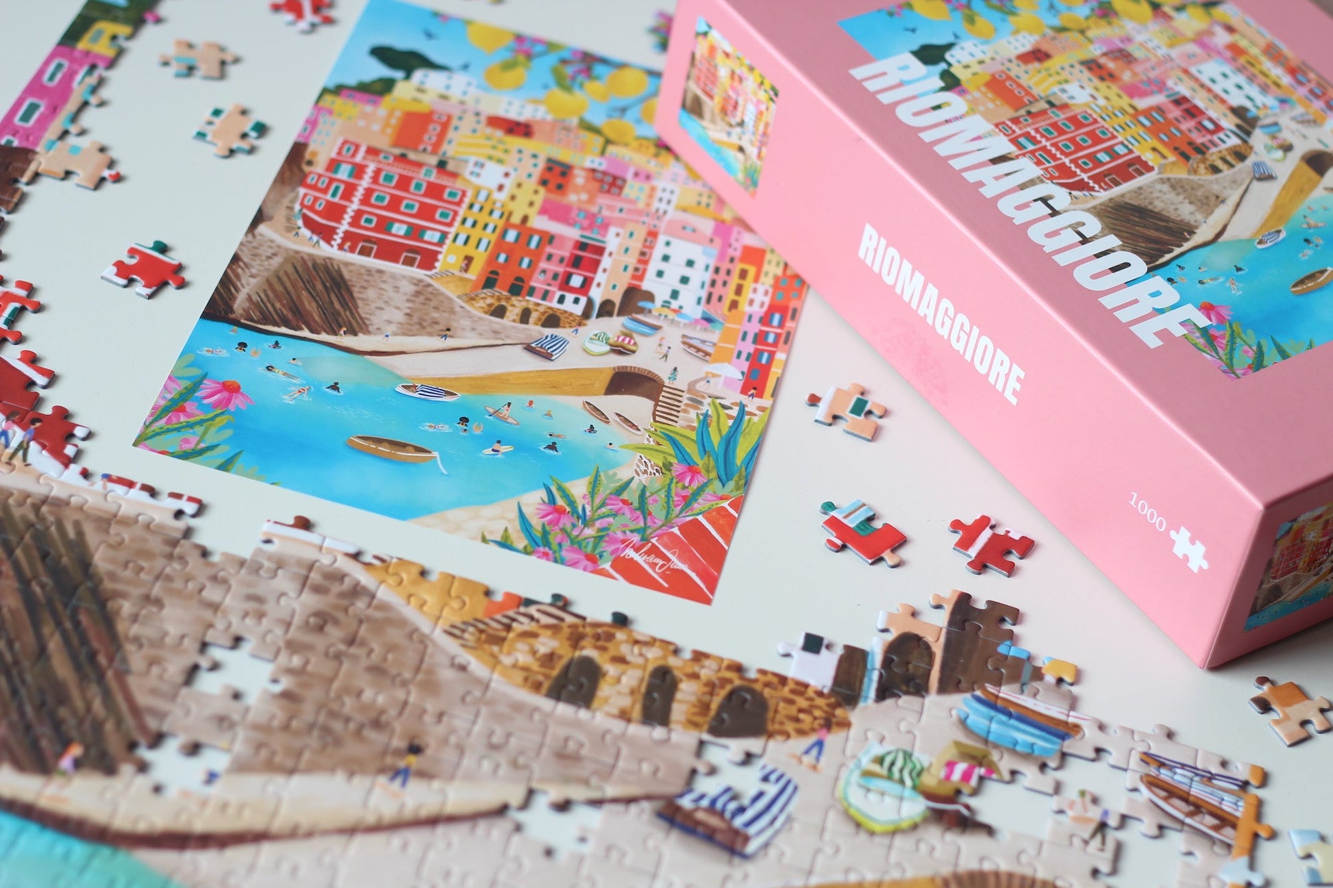 Außergewöhnliches Puzzle für Erwachsene mit 1000 Teilen, das Riomaggiore in Cinque Terre, Italien zeigt.