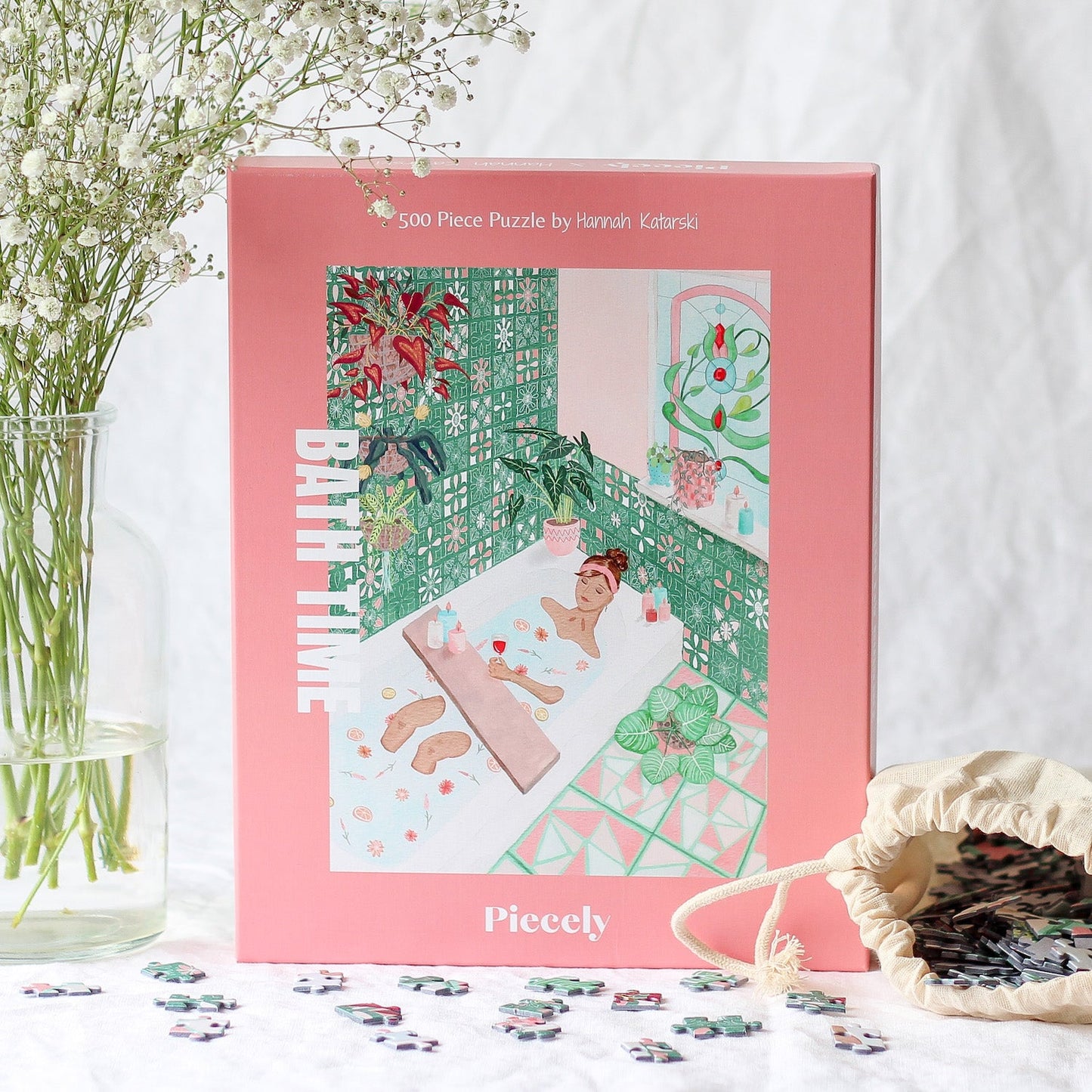 Nachhaltiges 500-Teile-Puzzle für Erwachsene, das eine Frau beim Baden mit einem Glas Wein in der Hand zeigt.