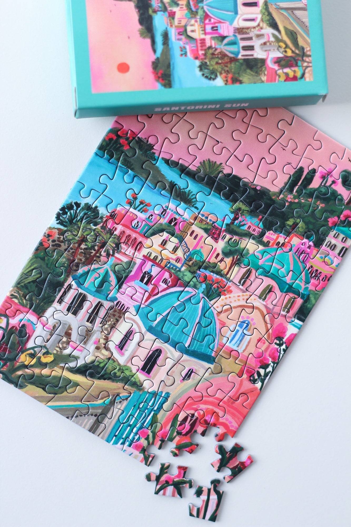 99-teiliges Minipuzzle für Erwachsene, das den griechischen Ort Santorini bei Sonnenuntergang zeigt.